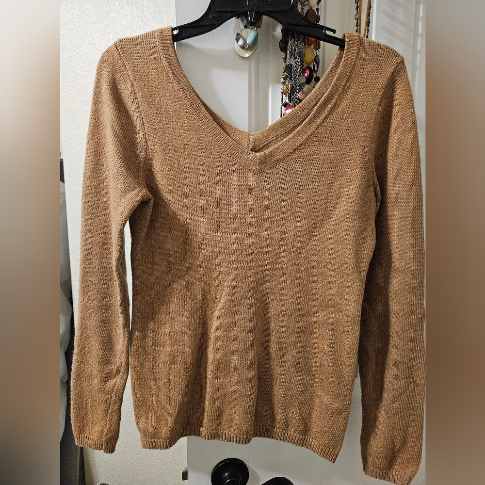 Old Navy Women's V-Neck Sweater in Brown